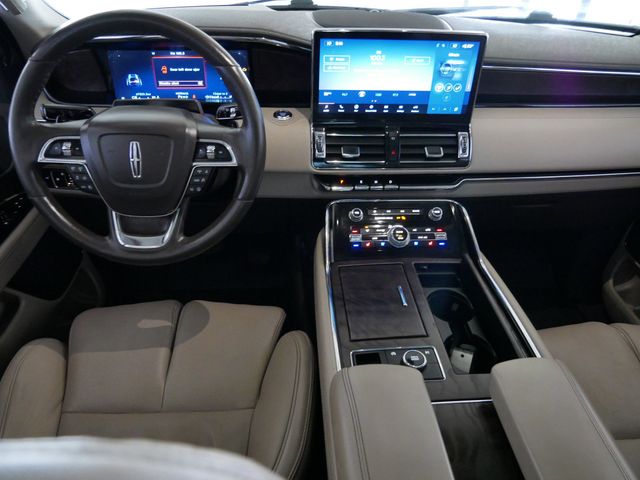 Thumbnail: 2022 Lincoln Navigator L - 6