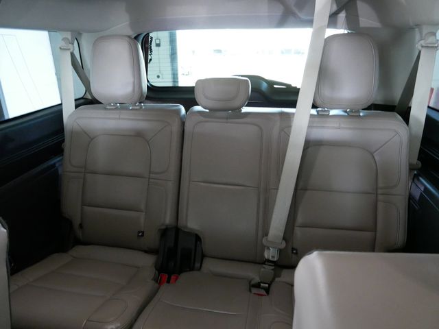 Thumbnail: 2022 Lincoln Navigator L - 16