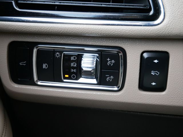 Thumbnail: 2022 Lincoln Navigator L - 21