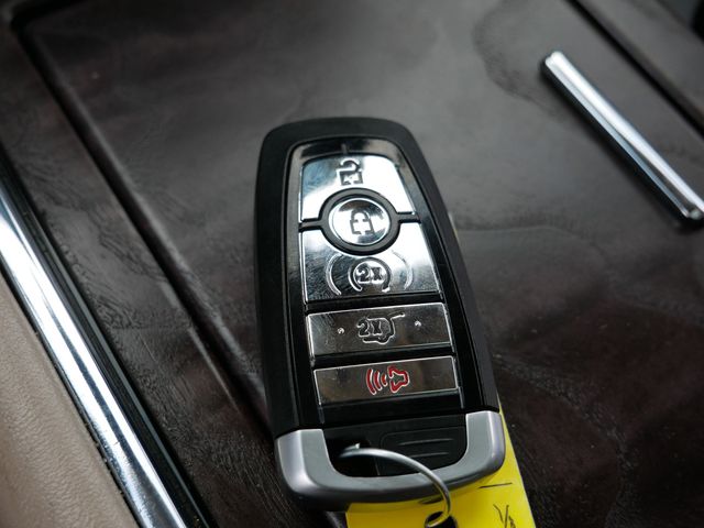 Thumbnail: 2022 Lincoln Navigator L - 12