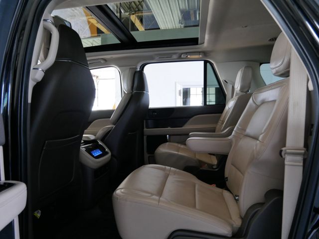 Thumbnail: 2022 Lincoln Navigator L - 9