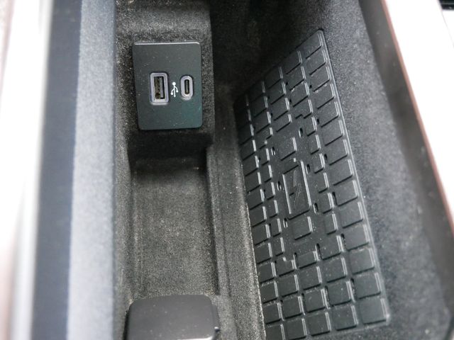 Thumbnail: 2022 Lincoln Navigator L - 19