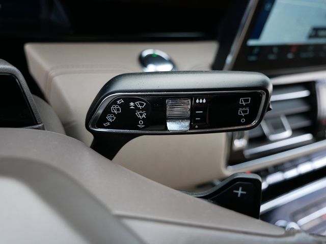 Thumbnail: 2022 Lincoln Navigator L - 25