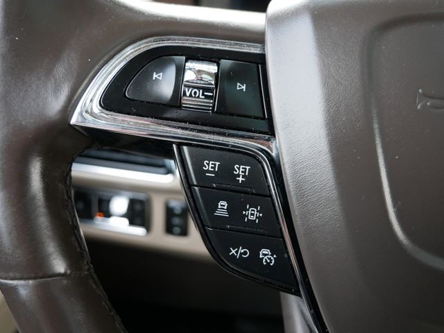 Thumbnail: 2022 Lincoln Navigator L - 22