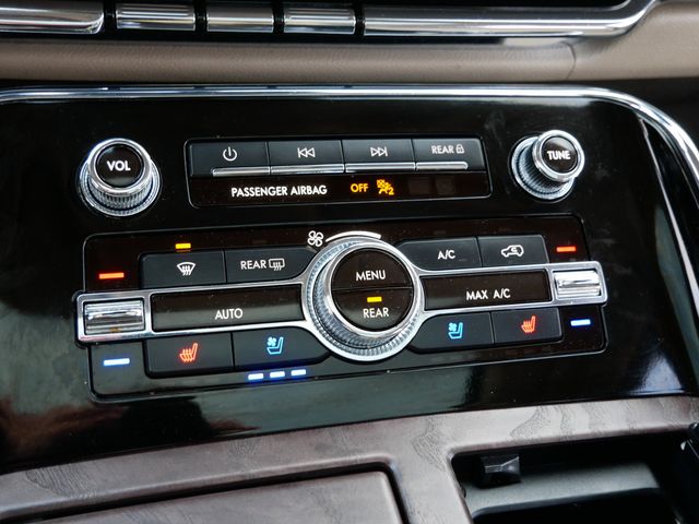 Thumbnail: 2022 Lincoln Navigator L - 18