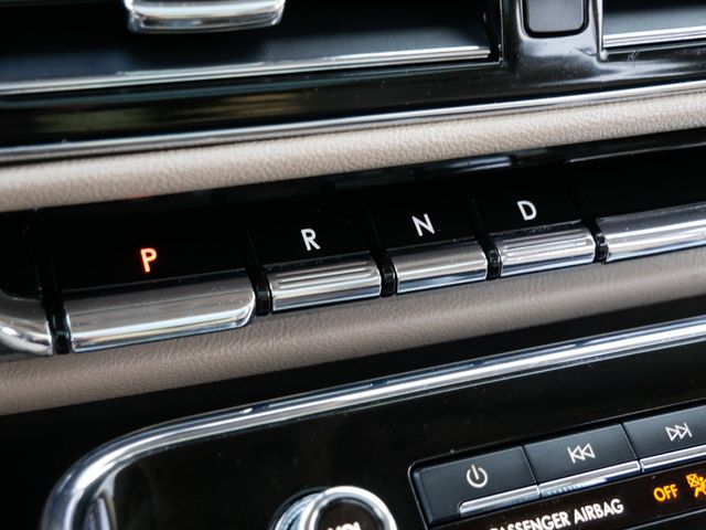 Thumbnail: 2022 Lincoln Navigator L - 17