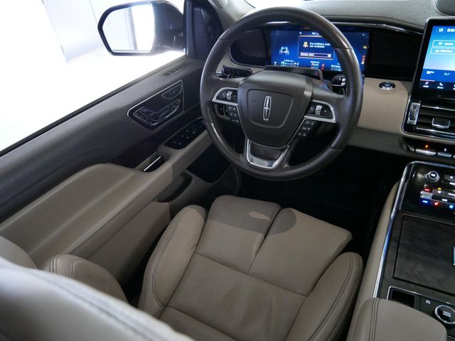 Thumbnail: 2022 Lincoln Navigator L - 2