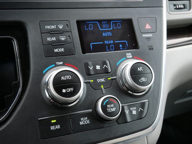 Thumbnail: 2017 Toyota Sienna - 18