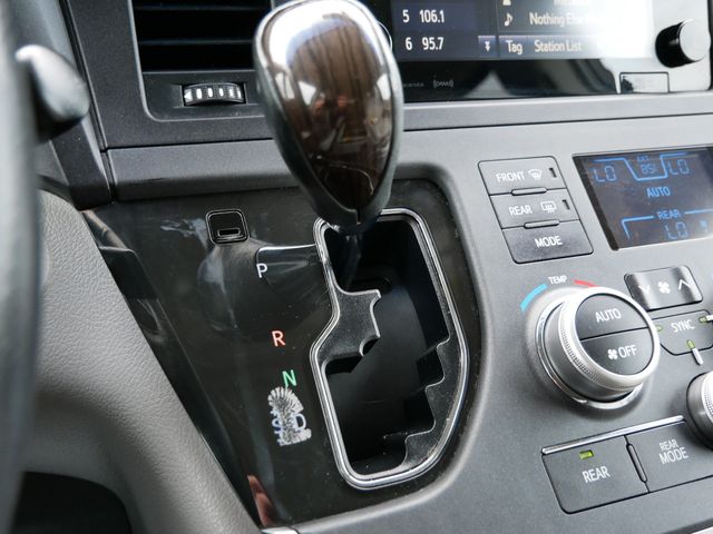 Thumbnail: 2017 Toyota Sienna - 19