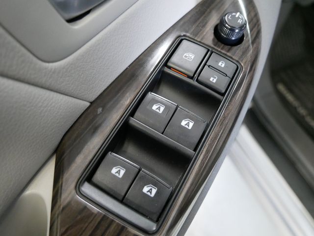 Thumbnail: 2017 Toyota Sienna - 15