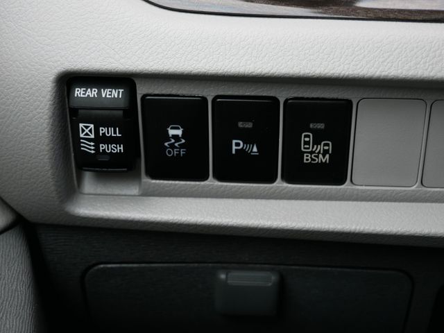 Thumbnail: 2017 Toyota Sienna - 21