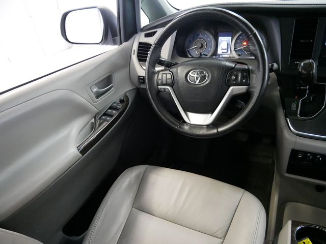 Thumbnail: 2017 Toyota Sienna - 2