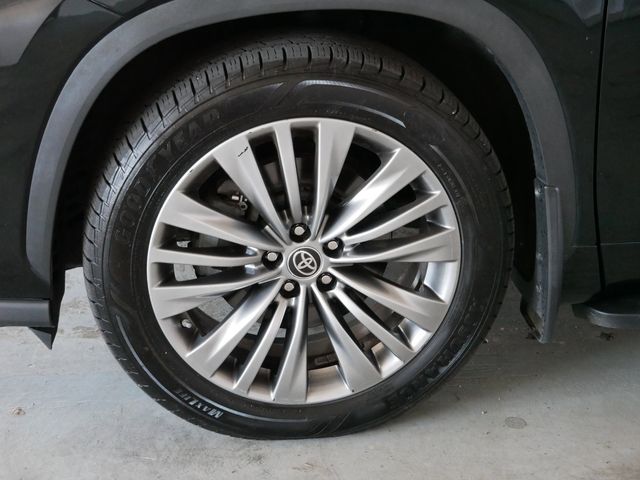 Thumbnail: 2020 Toyota Highlander - 6