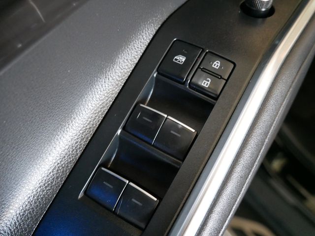 Thumbnail: 2020 Toyota Highlander - 18