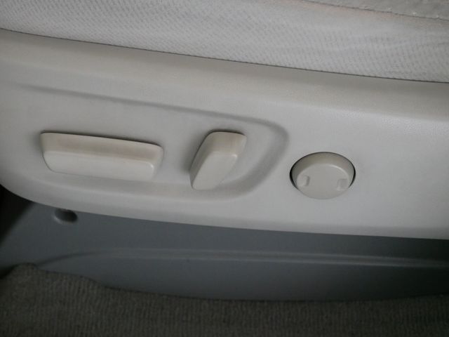 Thumbnail: 2011 Toyota Sienna - 19