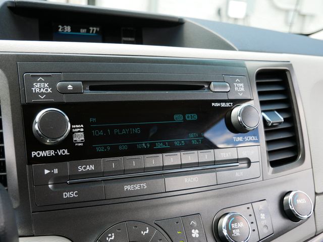 Thumbnail: 2011 Toyota Sienna - 20