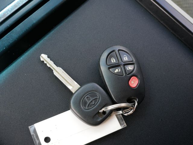 Thumbnail: 2011 Toyota Sienna - 13