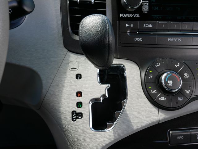 Thumbnail: 2011 Toyota Sienna - 12