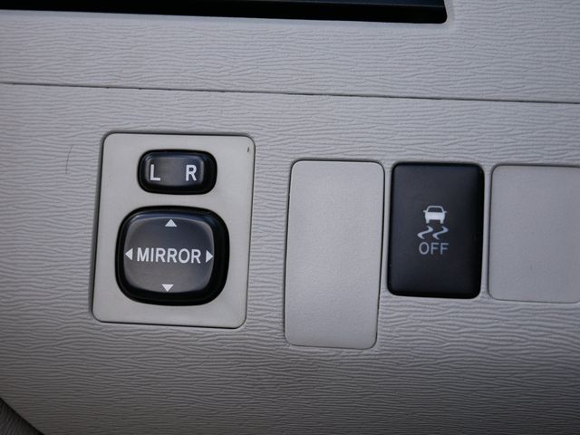 Thumbnail: 2011 Toyota Sienna - 24
