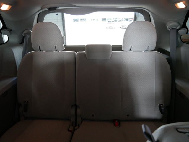 Thumbnail: 2011 Toyota Sienna - 8