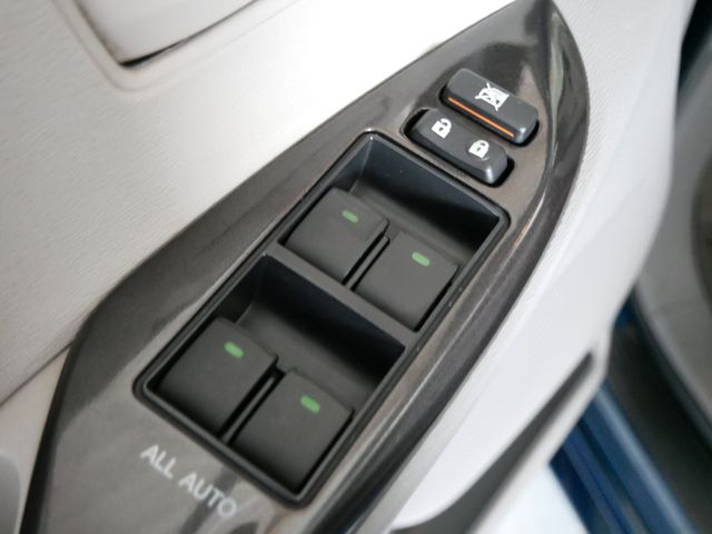 Thumbnail: 2011 Toyota Sienna - 18