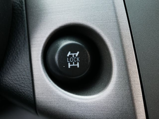 Thumbnail: 2010 Toyota RAV4 - 29