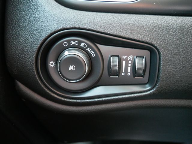 Thumbnail: 2021 Jeep Renegade - 23