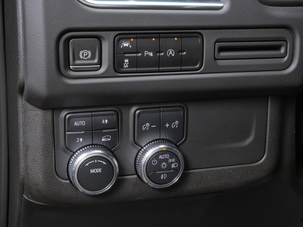 Thumbnail: 2023 GMC Yukon XL - 20