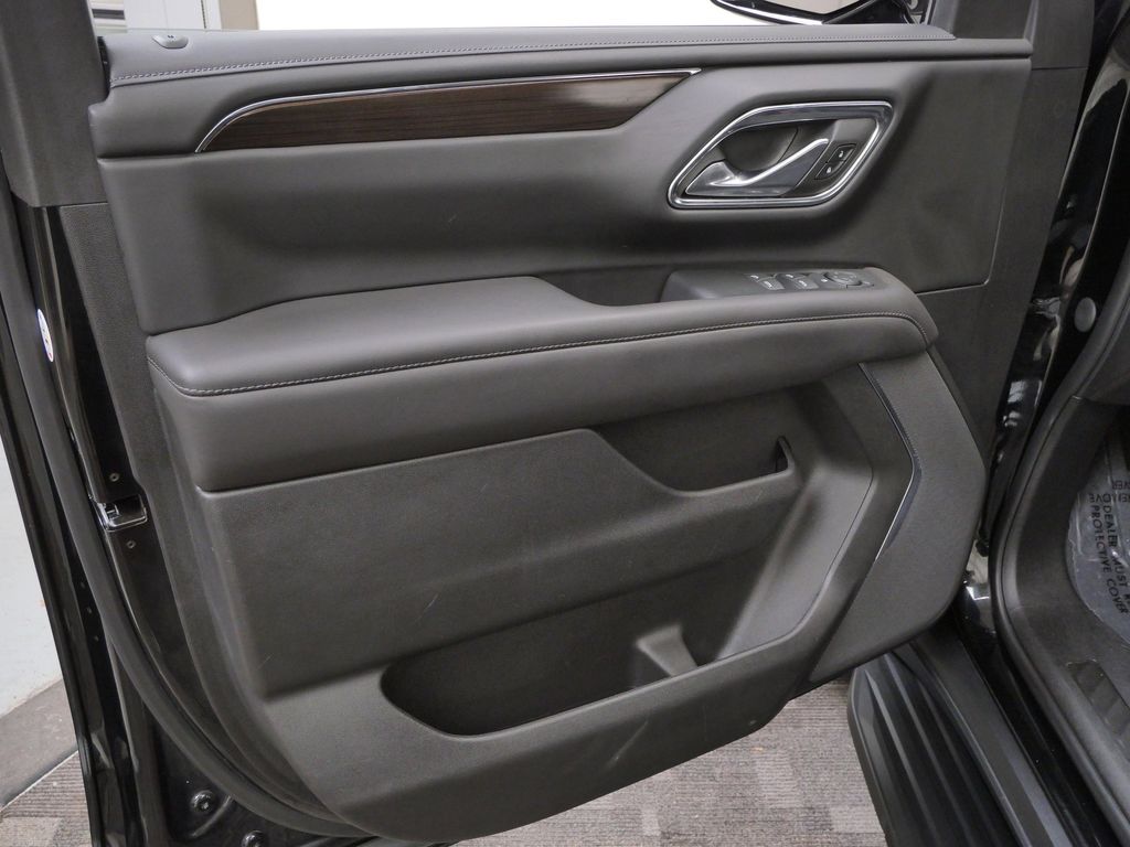 Thumbnail: 2023 GMC Yukon XL - 16