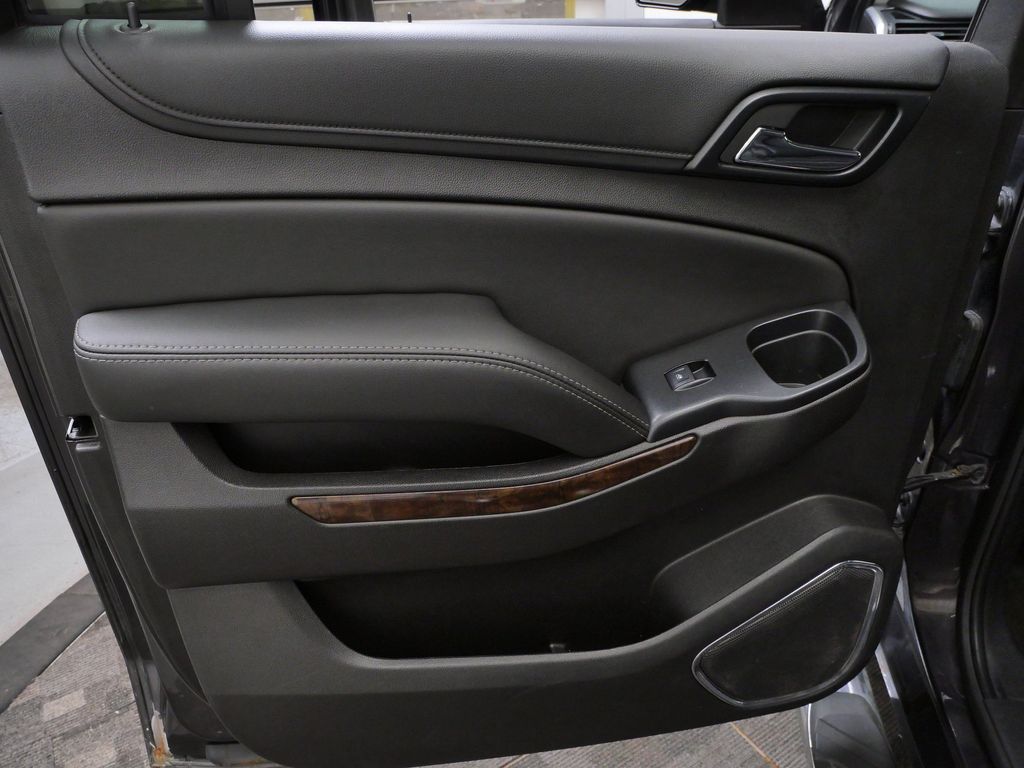 Thumbnail: 2017 Chevrolet Suburban - 19