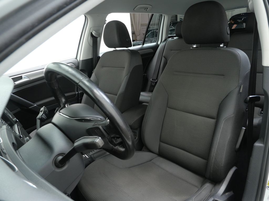 Thumbnail: 2017 Volkswagen Golf - 7