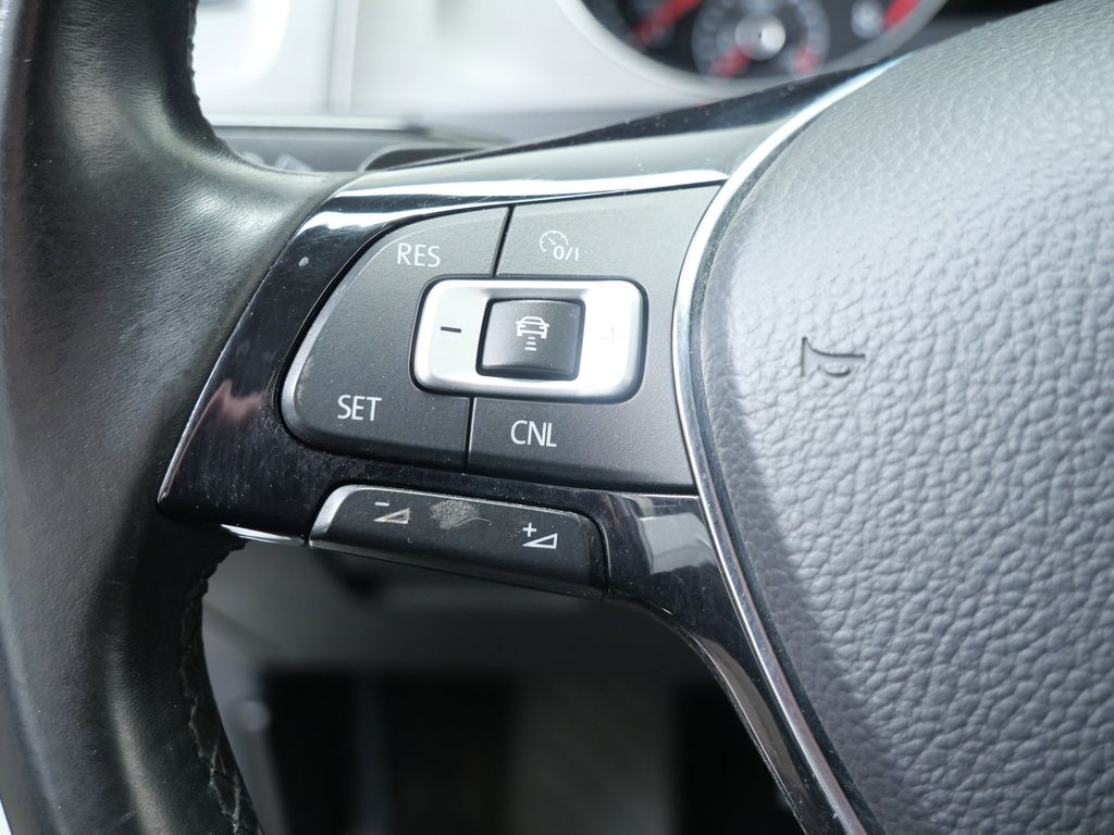 Thumbnail: 2017 Volkswagen Golf - 21