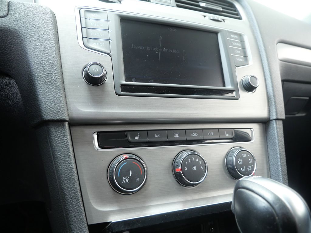 Thumbnail: 2017 Volkswagen Golf - 9