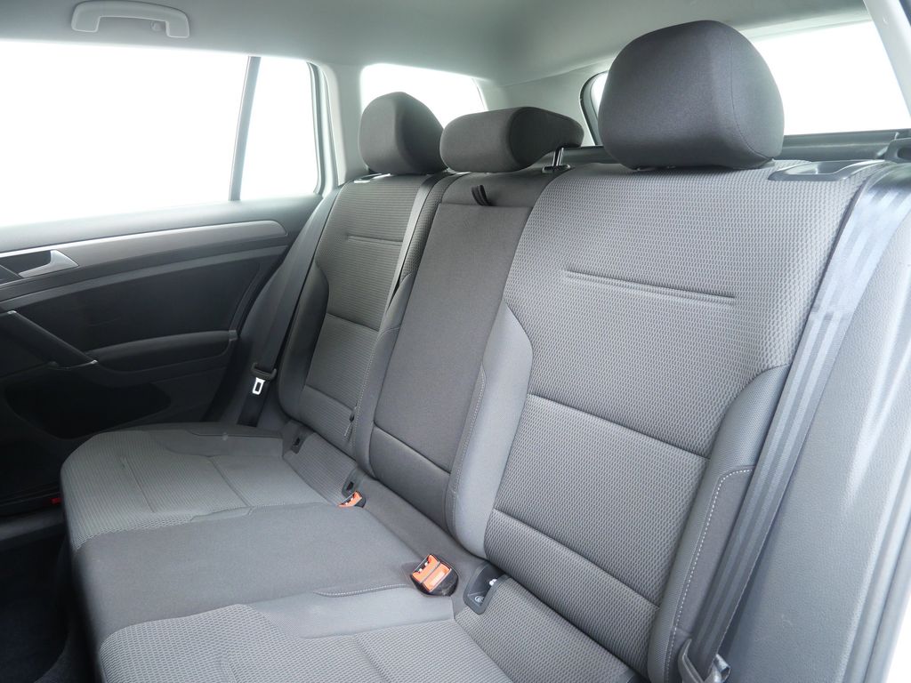 Thumbnail: 2017 Volkswagen Golf - 8