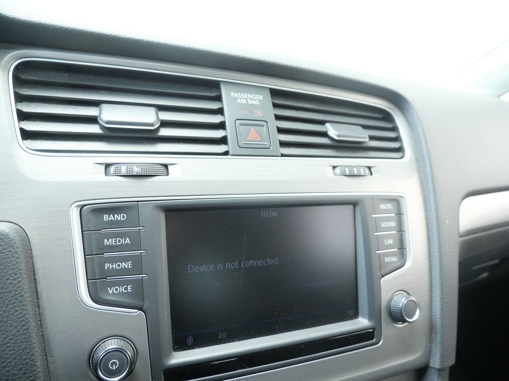 Thumbnail: 2017 Volkswagen Golf - 19