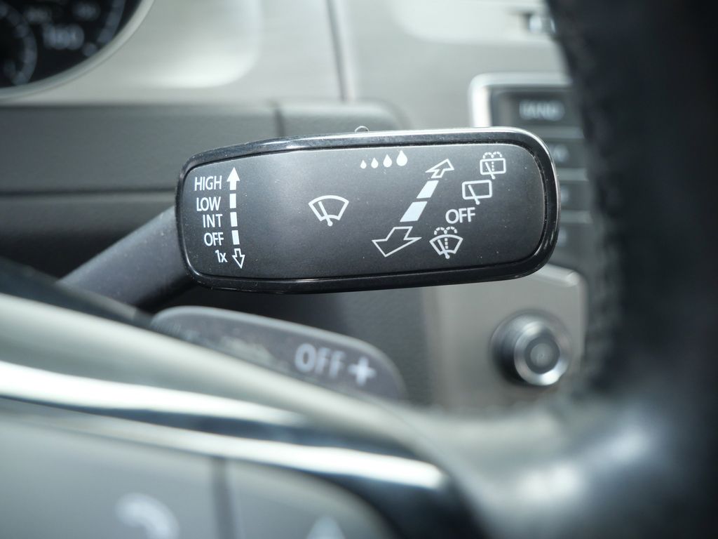 Thumbnail: 2017 Volkswagen Golf - 23