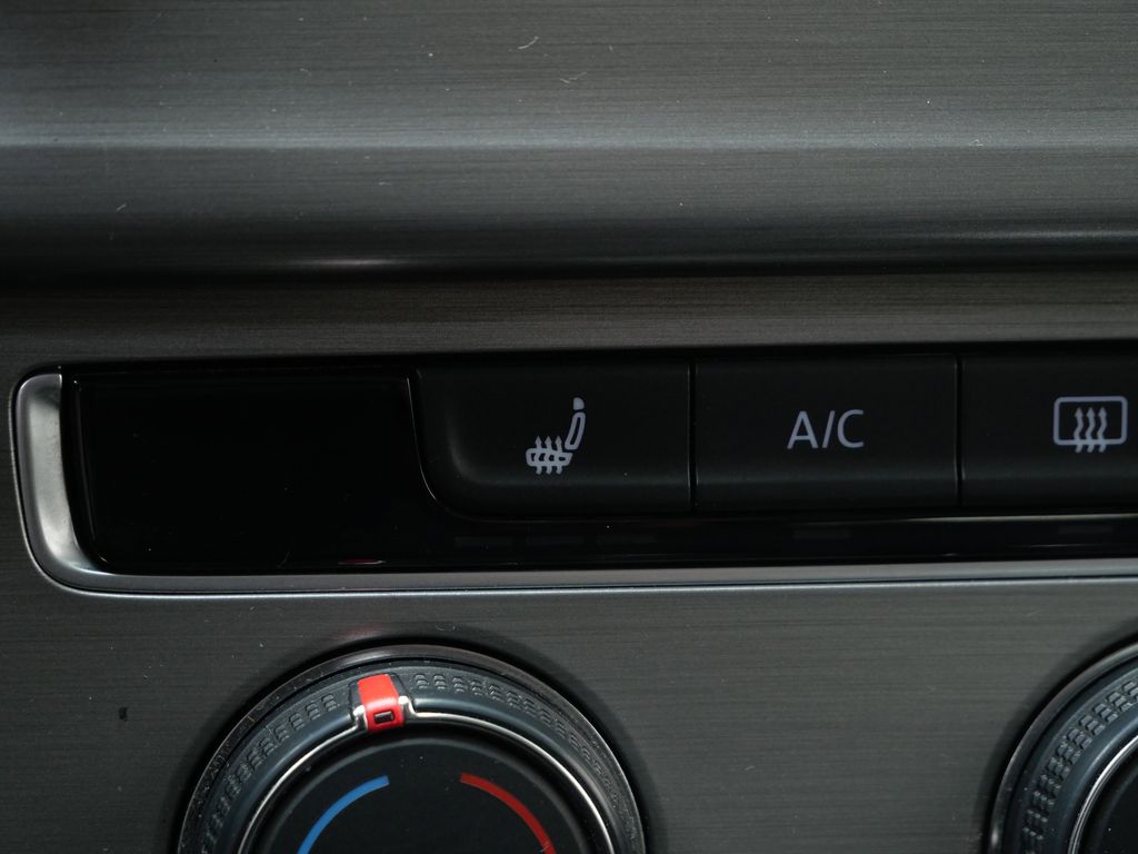 Thumbnail: 2017 Volkswagen Golf - 24