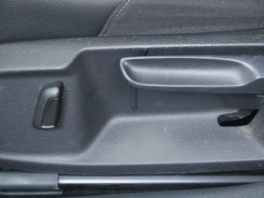 Thumbnail: 2017 Volkswagen Golf - 15