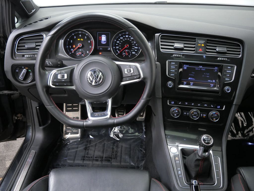 Thumbnail: 2015 Volkswagen Golf - 6
