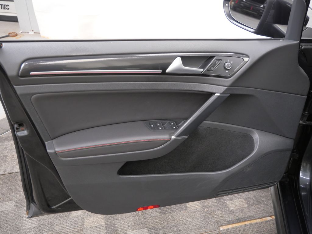 Thumbnail: 2015 Volkswagen Golf - 15