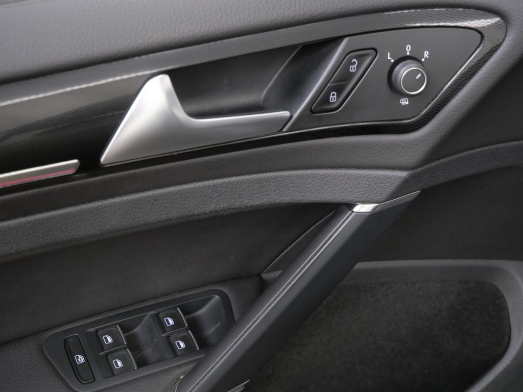 Thumbnail: 2015 Volkswagen Golf - 19