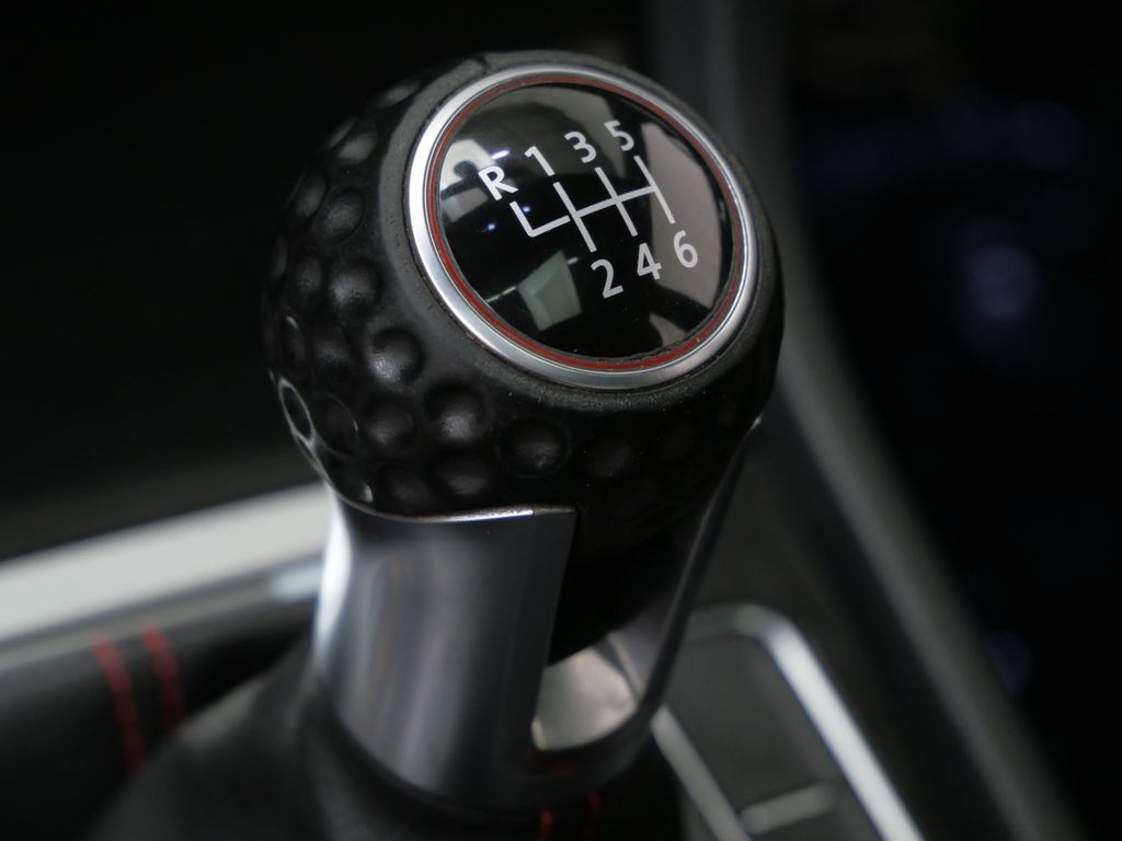 Thumbnail: 2015 Volkswagen Golf - 10