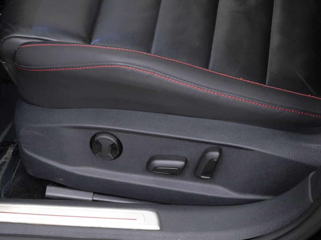 Thumbnail: 2015 Volkswagen Golf - 16
