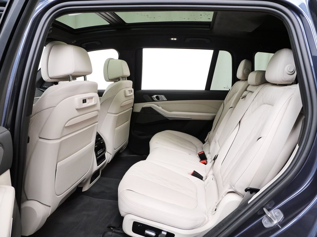 Thumbnail: 2022 BMW X7 - 9