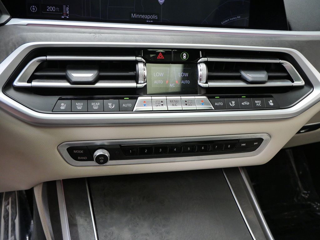 Thumbnail: 2022 BMW X7 - 25