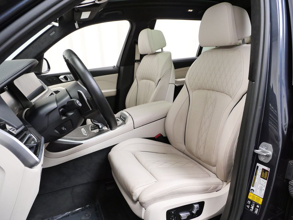 Thumbnail: 2022 BMW X7 - 8