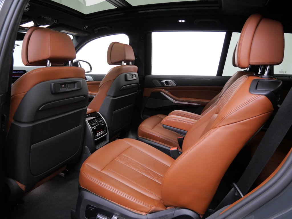 Thumbnail: 2021 BMW X7 - 10