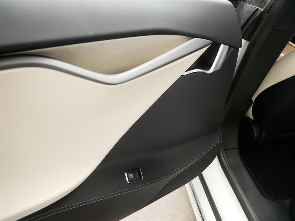 Thumbnail: 2020 Tesla Model S - 17