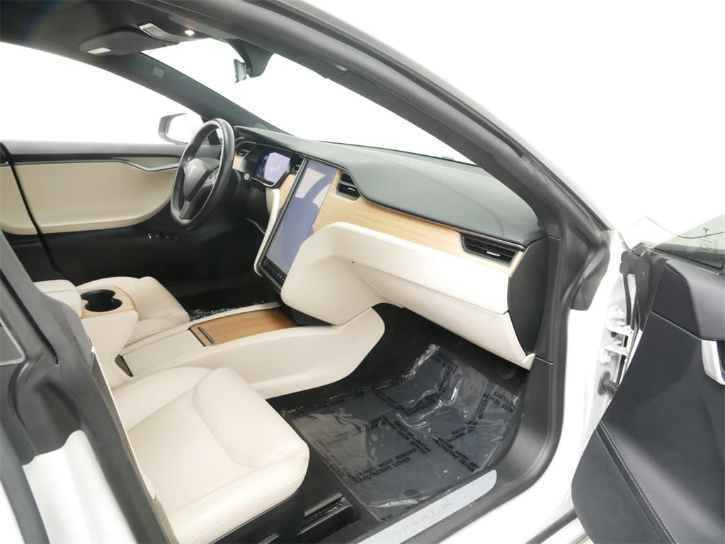 Thumbnail: 2020 Tesla Model S - 26