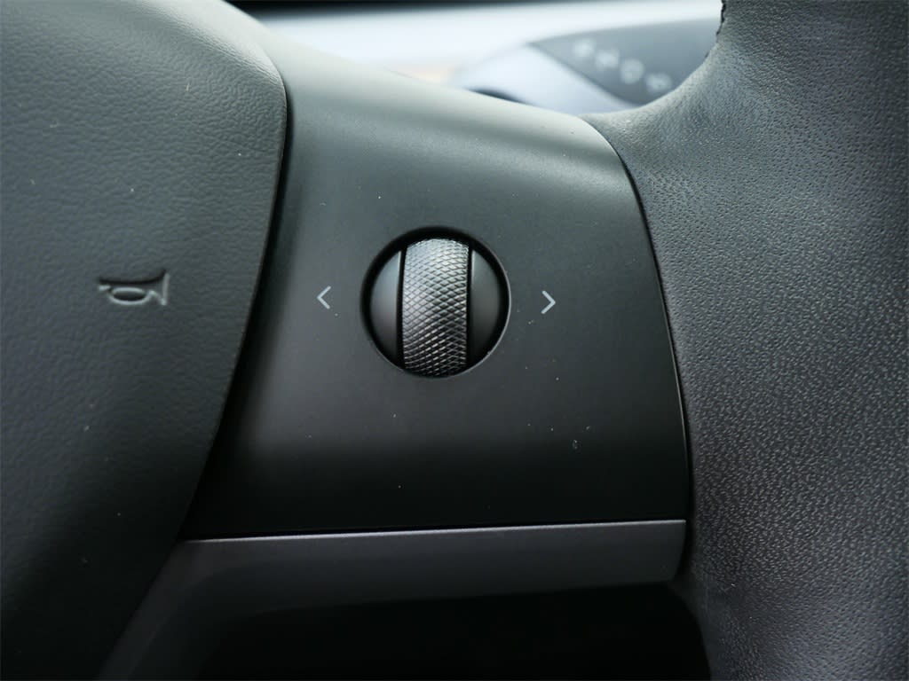 Thumbnail: 2023 Tesla Model Y - 24